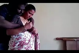 बिल्ली का मुंह गंदगी से भरा फुल सेक्सी फिल्म वीडियो में है